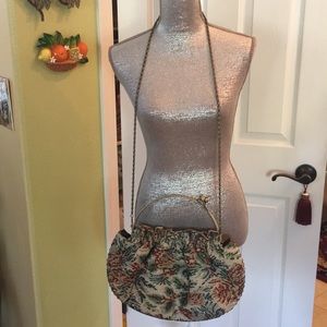 BEATIFULL VINTAGE BEADED BAG.